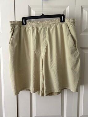 Lululemon Pacebreaker Shorts Light Green Size XXL
